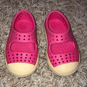 Toddler Girls pink native shoes